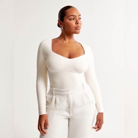 ⭐️SOLD⭐️NWT Abercrombie & Fitch Long-Sleeve Sweetheart Sweater Bodysuit - Picture 4 of 10